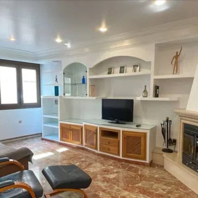 Langzeitmiete eines geräumigen Duplexes, 210 m², mit 4 Schlafzimmern und Kamin, Elche, Spanien